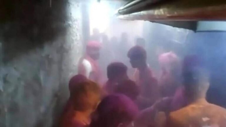 உஜ்ஜயினியில் உள்ள மகாகல் கோயிலில் பெரும் தீ விபத்து: 14 பேர் படுகாயம்