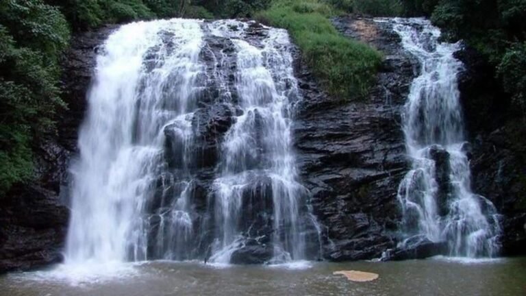 இரண்டு மாதங்களுக்கு பிறகு கோவை குற்றாலத்தில் சுற்றுலா பயணிகளுக்கு அனுமதி  