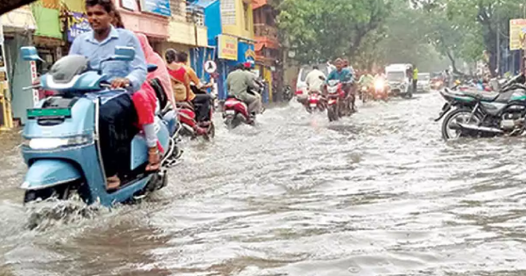 கனமழையால் சாலையில் பெருக்கெடுத்த வெள்ளம்!