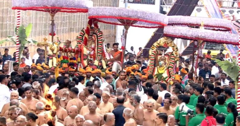 திருப்பதி கோயில் பிரம்மோற்சவ விழா – சர்வ பூபால வாகனத்தில் மலையப்ப சுவாமி!