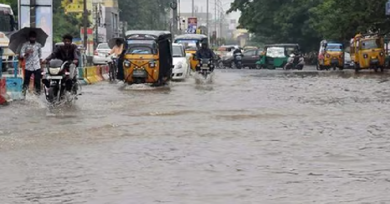 திருவள்ளூர்: மழை ஓய்ந்தும் வடியாத மழை நீரால் பொதுமக்கள் அவதி!