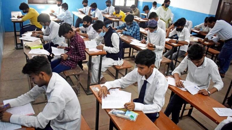 CBSE பொதுத்தேர்வு அட்டவணை வெளியீடு: பிப்ரவரி 15ல் தேர்வுகள் துவக்கம்  