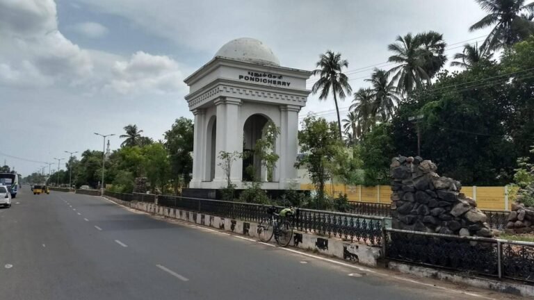 கடலூர்-புதுச்சேரி-சென்னை சாலையில் மீண்டும் இயல்பான போக்குவரத்து தொடக்கம்  