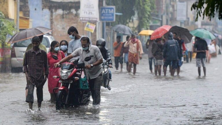 வங்கக்கடலில் வலுவடையும் காற்றழுத்த தாழ்வு பகுதி; 5 மாவட்டங்களுக்கு கனமழை எச்சரிக்கை  