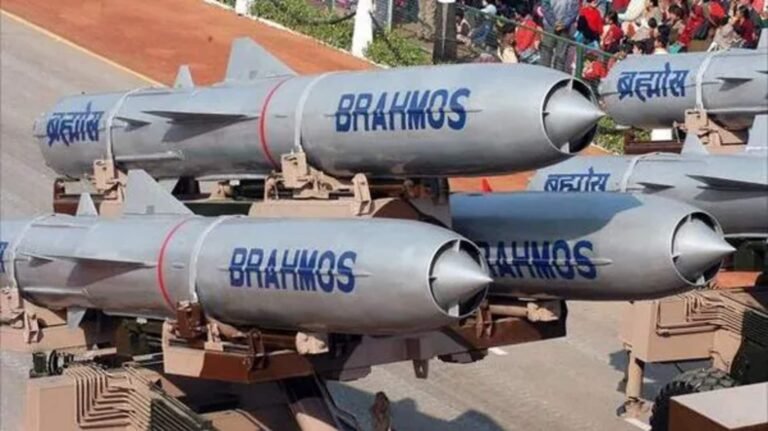 லக்னோவில் பிரம்மோஸ் ஏவுகணை தொழிற்சாலையை ராஜ்நாத் சிங் திறந்து வைத்தார்  