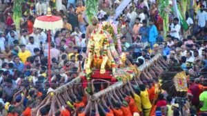 பச்சை பட்டுடன், பக்தர்களின் ‘கோவிந்தா’ கோஷத்துடன் வைகையில் எழுந்தருளினார் கள்ளழகர்  