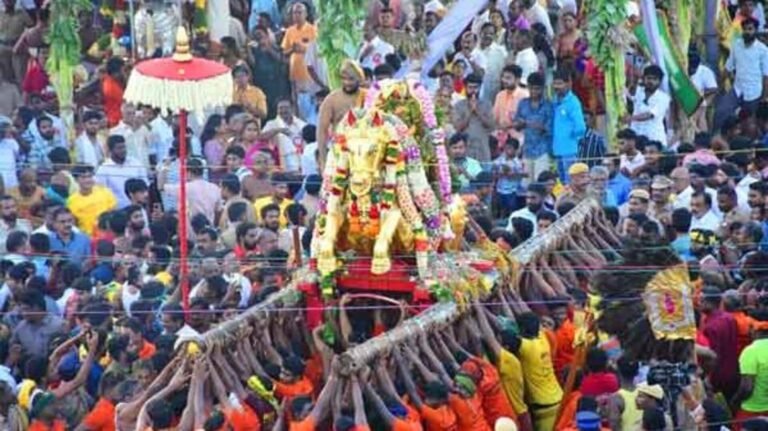 பச்சை பட்டுடன், பக்தர்களின் ‘கோவிந்தா’ கோஷத்துடன் வைகையில் எழுந்தருளினார் கள்ளழகர்  