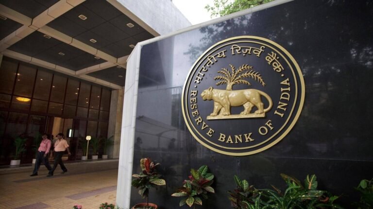 எளிமையான KYC விதிகளை முன்மொழிந்துள்ள RBI; நீங்கள் தெரிந்துகொள்ள வேண்டியவை  