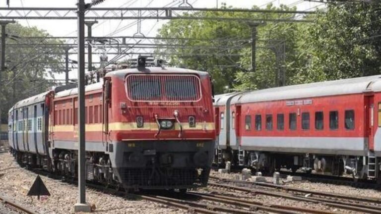 ரயில் படிக்கெட்டில் பயணம் செய்தால் இனி ரூ.1000 அபராதம்: தெற்கு ரயில்வே  