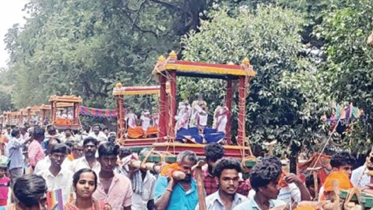 வேதகிரீஸ்வரர் கோயிலில் 63 நாயன்மார்கள் திருவீதி உலா!