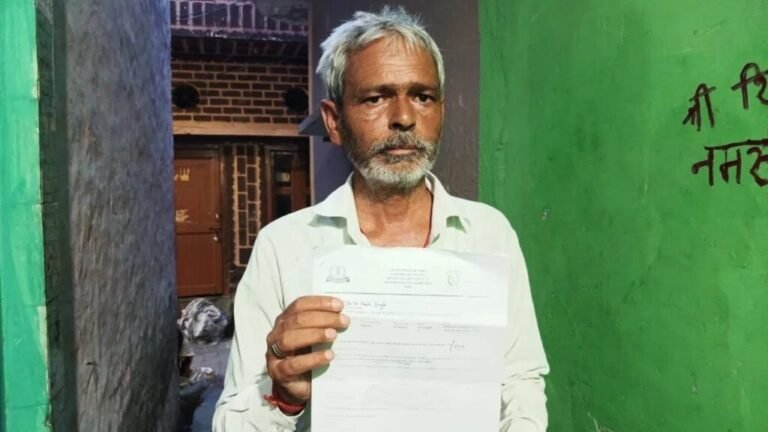 ரூ.7 கோடி பணம் பரிவர்த்தனை….! “நோட்டீசை பார்த்து அதிர்ந்த தொழிலாளி….”