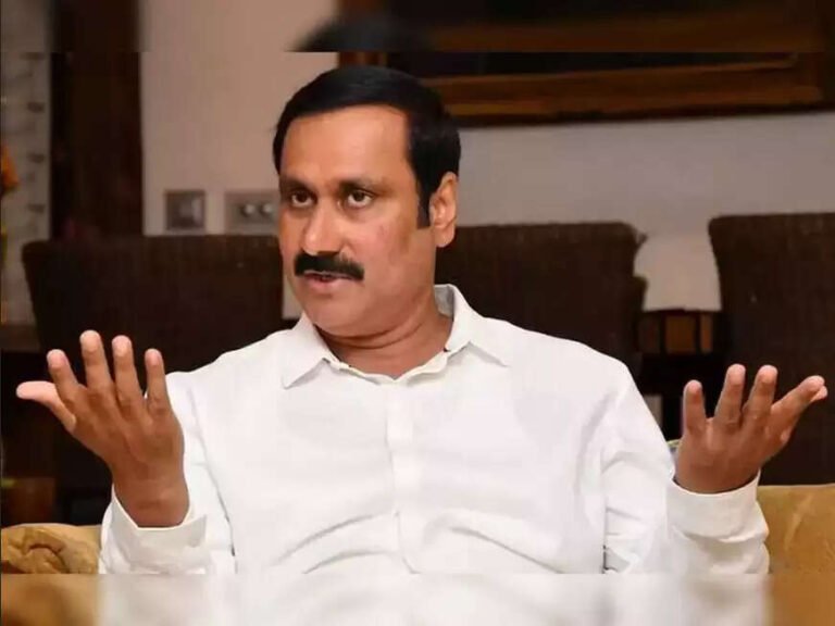 ‘ப’ வடிவில் இருக்கை அமைக்கனுமா? அதற்கு முதலில் வகுப்பறைகளும், ஆசிரியர்களும் இருக்கனும்..! – அன்புமணி விமர்சனம்.