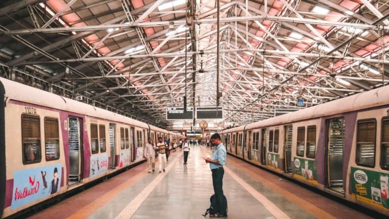 ரயில் நிலையங்களில் ரீல்ஸ் எடுப்பவர்களுக்கு ரூ.1,000 அபராதம் விதிக்கப்படும்: ரயில்வே அதிகாரிகள் எச்சரிக்கை  