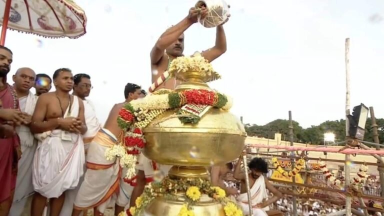 திருச்செந்தூர் முருகன் கோவில் மஹா கும்பாபிஷேகம் கோலாகலம்: லட்சக்கணக்கான பக்தர்கள் தரிசனம்  