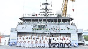 இந்தியாவின் முதல் உள்நாட்டு நீர்மூழ்கி உதவிக் கப்பல் கடற்படையில் சேர்ப்பு  