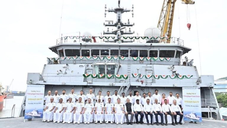 இந்தியாவின் முதல் உள்நாட்டு நீர்மூழ்கி உதவிக் கப்பல் கடற்படையில் சேர்ப்பு  