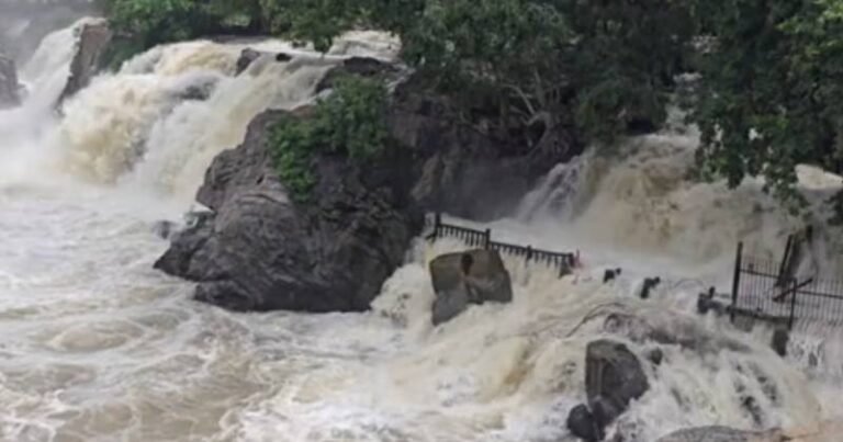 ஒகேனக்கல் காவிரி ஆற்றுக்கு வரும் நீரின் அளவு 20,000 கன அடியாக சரிவு!