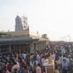 வார விடுமுறை – குடமுழுக்கு நடைபெற்ற திருச்செந்தூர் முருகன் கோயிலில் குவிந்த பக்தர்கள்!