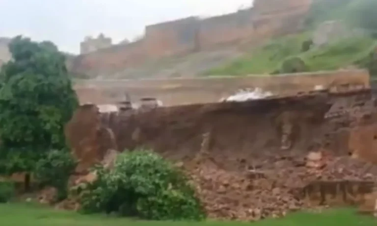 தொடர் மழை: அமீர் கோட்டை சுவர் இடிந்து விழுந்தது!!
