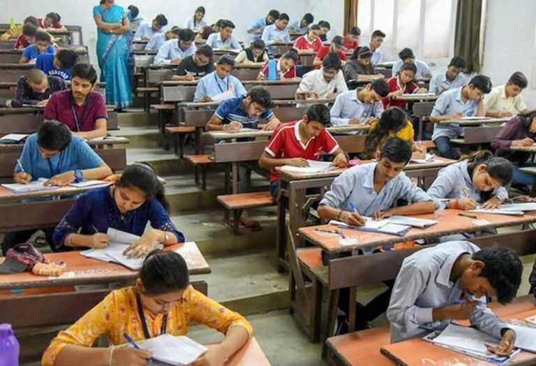 11, 12-ஆம் வகுப்பு பொதுத்தேர்வு எழுதிய மாணவர்கள் அசல் சான்றிதழ் பெறுவது எப்போது…? தேதி அறிவிப்பு….!! 