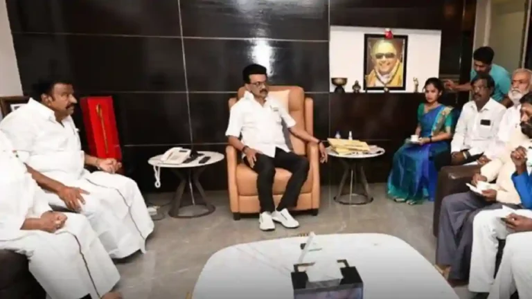 புதிய அறிவிப்புகளை வெளியிட்ட முதல்வர்…நேரில் சந்தித்து வாழ்த்து தெரிவித்த  தூய்மைப் பணியாளர்கள்!
