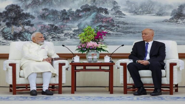 சீன கம்யூனிஸ்ட் கட்சியின் முக்கிய தலைவரை சந்தித்த பிரதமர் மோடி  