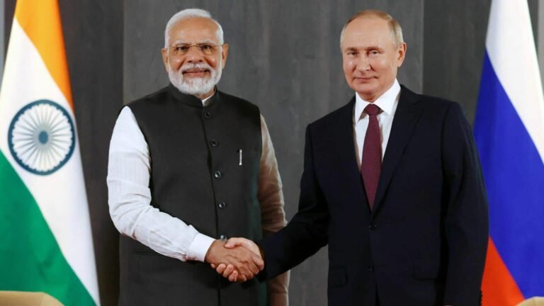 இந்தியாவிற்கு ஆதரவு தெரிவித்த ரஷ்யா; டிரம்பின் வரி அச்சுறுத்தல் சட்டவிரோதமானது என்று கூறுகிறது  