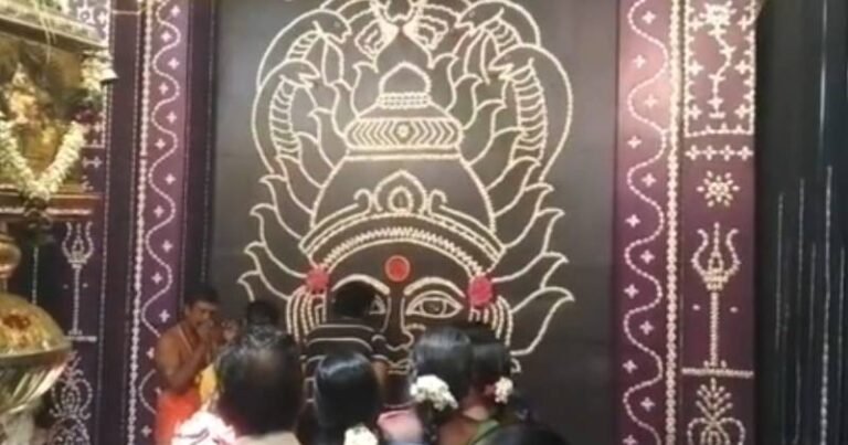 கோவையில் அம்மன் உருவப்படத்தின் கண் வழியே பார்த்தால், அம்மனின் உருவம் தெரியும் அதிசயம்!