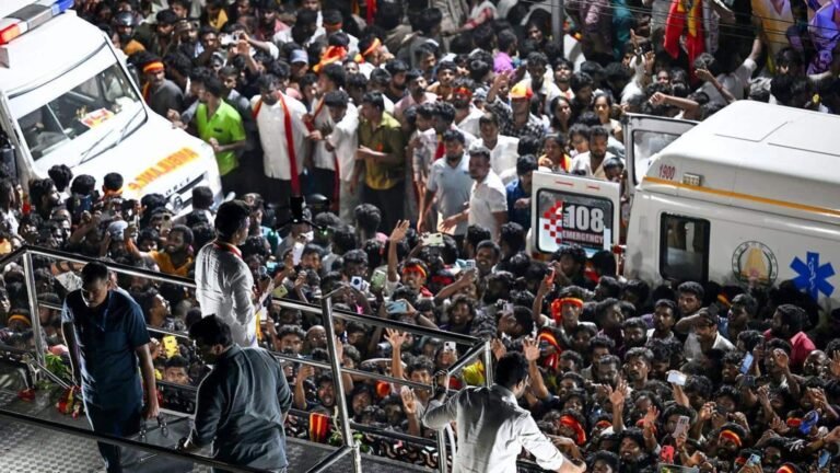 உயிரிழந்தோர் குடும்பங்களுக்கு ரூ.20 லட்சம் நிவாரணம்; விஜய் அறிவிப்பு