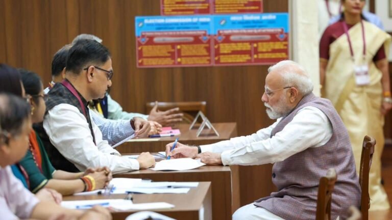 துணை ஜனாதிபதி தேர்தல் தொடங்கியது, பிரதமர் மோடி முதல் வாக்கை பதிவு செய்தார்  