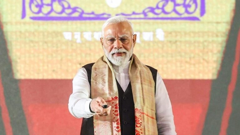 அசாமில் ரூ.18,500 கோடி மதிப்பிலான திட்டங்களை பிரதமர் மோடி தொடங்கி வைத்தார்  