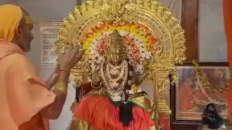 ஆண்டுகளுக்குப் பிறகு மீண்டும் திறக்கப்பட்ட காஷ்மீரி பண்டிட்களுக்குச் சொந்தமான சாரதா பவானி கோயில்!