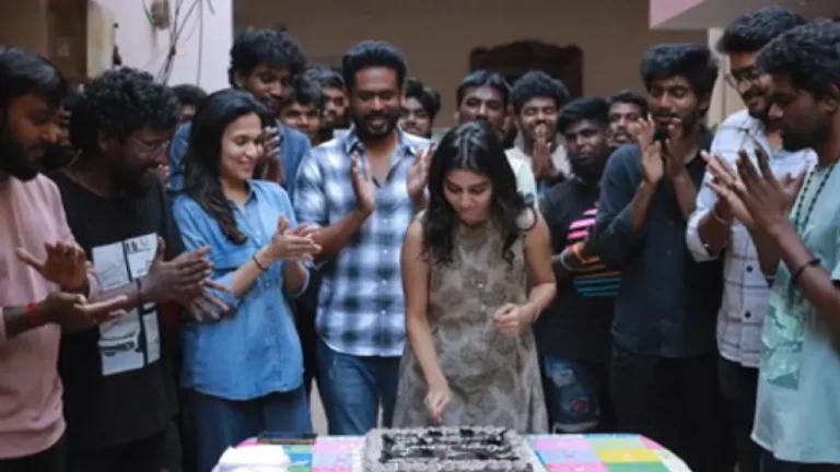 படப்பிடிப்பு தளத்தில் பிறந்தநாளை கொண்டாடிய அணஸ்வரா ராஜன்!