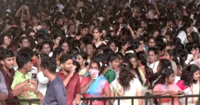 கோவை தனியார் கல்லூரியில் ஓணம் பண்டிகை – நடனமாடி கொண்டாடிய மாணவிகள்!