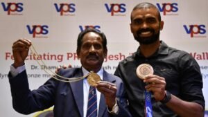 இந்திய ஹாக்கி ஜாம்பவான் காலமானார்