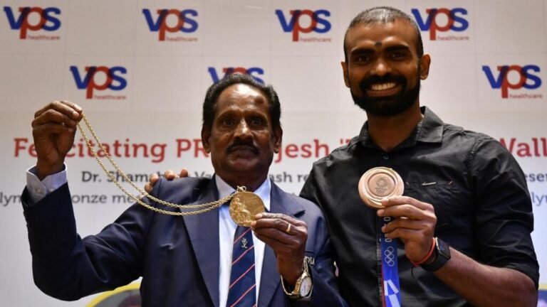 இந்திய ஹாக்கி ஜாம்பவான் காலமானார்