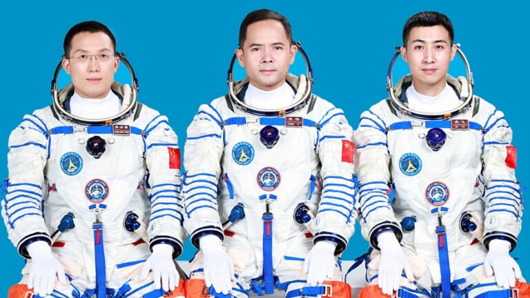 தயார் நிலையில் ஷென்சோ-21 எனும் விண்கலம்