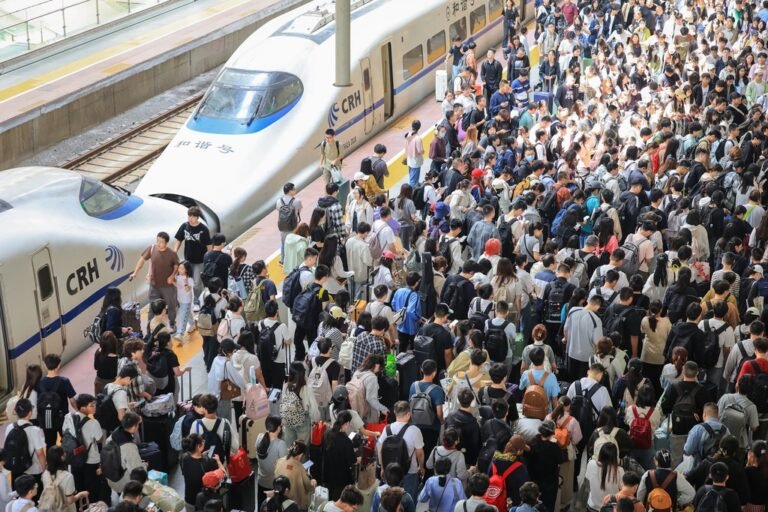 சீன விடுமுறையின் போது 243கோடிக்கும் அதிகமான பயணங்கள்