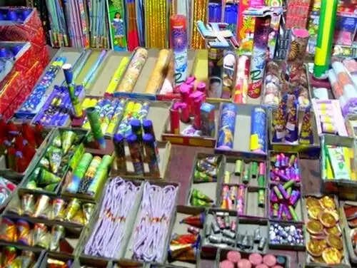 சிவகாசியில் தெறிவிக்கவிட்ட பட்டாசு விற்பனை- ரூ.7,000 கோடிக்கு வர்த்தகம்