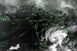 கரையை கடக்க தொடங்கியது ‘மோந்தா’ புயல்!