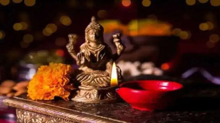 தீப ஒளி திருநாளில் இந்த மந்திரத்தை 21 முறை சொல்லி வழிபடுவது சிறப்பு..!