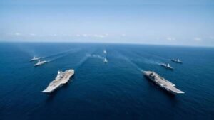 சீனா மற்றும் பாகிஸ்தானை ஒரே நேரத்தில் சமாளிக்க தயார் நிலையில் இந்திய கடற்படை