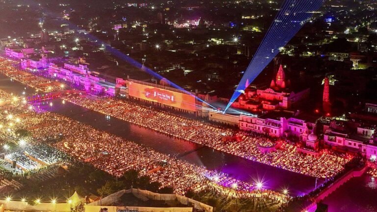 26 லட்சத்திற்கும் அதிகமான அகல் விளக்குகளுடன் அயோத்தி புதிய உலக சாதனை