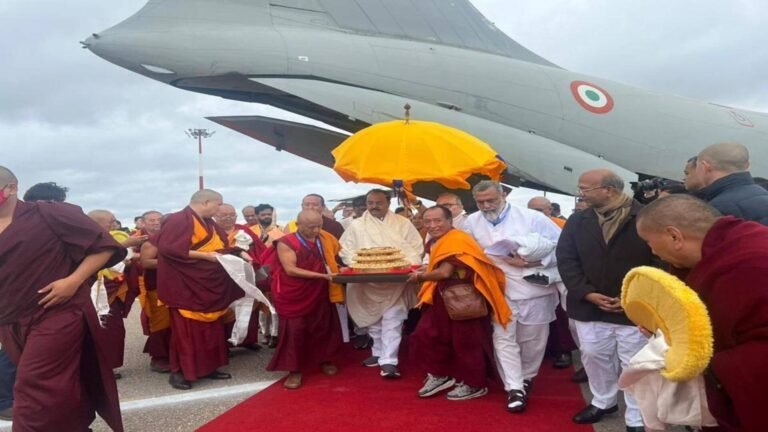 இந்தியா-ரஷ்யா கலாச்சார உறவுகளில் புதிய மைல்கல்; புத்தரின் புனிதச் சின்னங்கள் கல்மியாவுக்கு அனுப்பப்பட்டது  