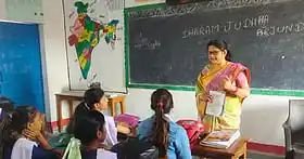 மாணவர்களே இல்லாத பள்ளிகள்…. ஆசிரியர்கள் மட்டும் 20,000 மேல…. 8,000 அரசு பள்ளிகளின் அவலநிலை….!!