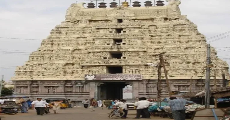 தீபாவளி பண்டிகை – காஞ்சி காமாட்சி அம்மன் கோயிலில் சிறப்பு  வழிபாடு!