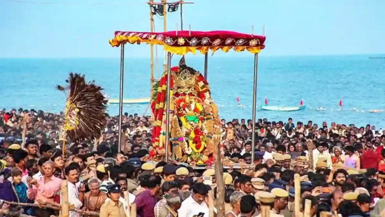 திருச்செந்தூர் சூரசம்ஹாரம் :  தூத்துக்குடிக்கு அக்.27 உள்ளூர் விடுமுறை!