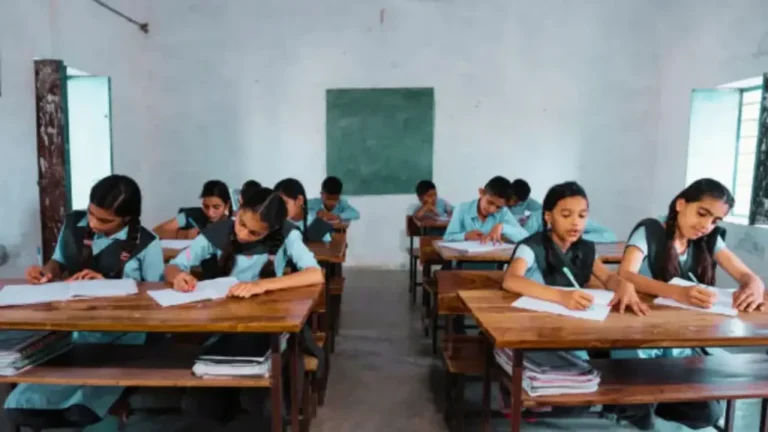 அதிரடி அறிவிப்பு: 3 லட்சம் பள்ளி மாணவர்களுக்கு இலவசம்…