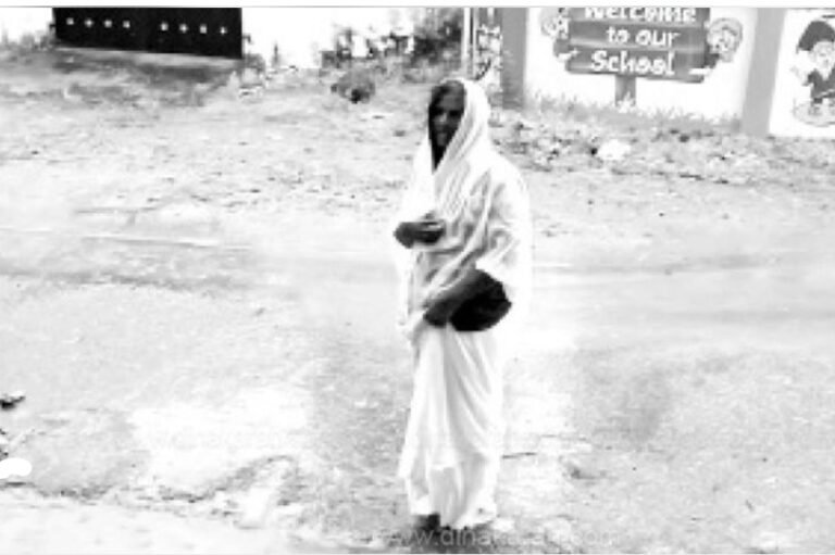 குரும்பூரில் பரபரப்பு… “இரவு நேரத்தில் வெள்ளைச் சேலையுடன் வரும் ‘பெண் வேடமிட்ட நபர்”!  வீடுகளின் கதவுகளைத் தட்டிப் பயமுறுத்துவதால் பீதி..!! 