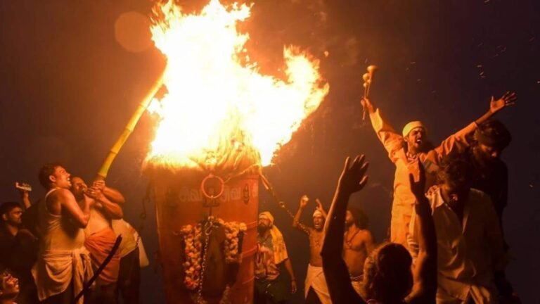 திருவண்ணாமலை மகாதீபம்: மலை ஏற பக்தர்களுக்கு இந்த ஆண்டு அனுமதி உண்டா?  